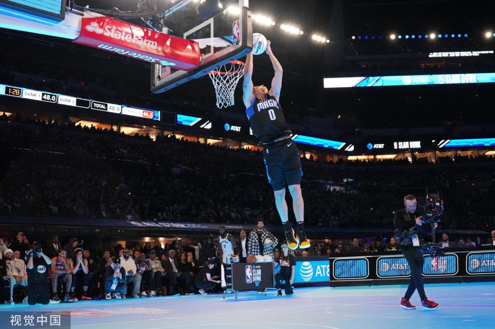 国足创造更 国足创造更